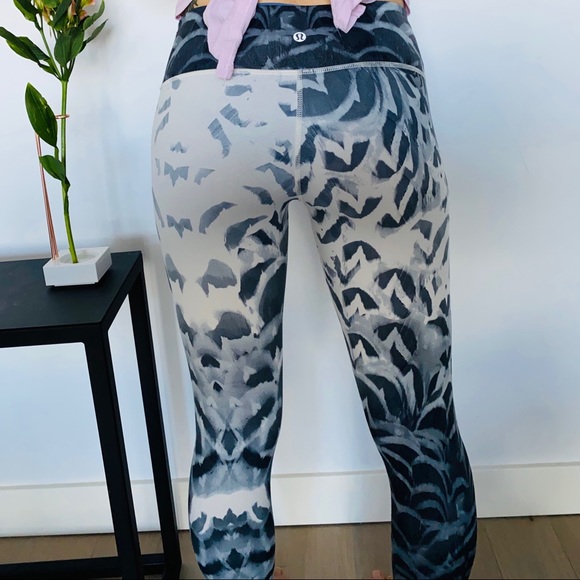 Lululemon wonder under leggings - Picture 2 of 6